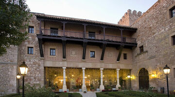 Parador de Sigüenza, medieval, vanguardista y Starlight