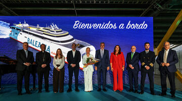 La directora de la Fundacin Starlight amadrina el nuevo fast ferry Mercedes Pinto de Baleria Canarias