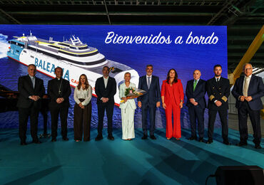 La directora de la Fundacin Starlight amadrina el nuevo fast ferry Mercedes Pinto de Baleria Canarias