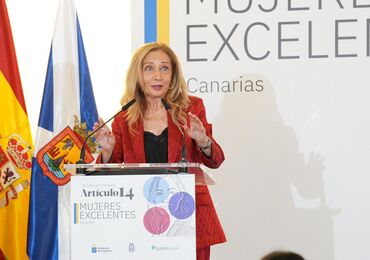 Antonia Varela recibe el premio Mujeres Excelentes de Canarias