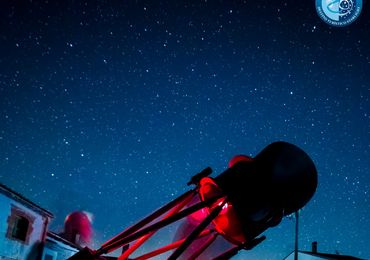 Muriel Viejo atrae a más de un centenar de personas en su primera observación astronómica