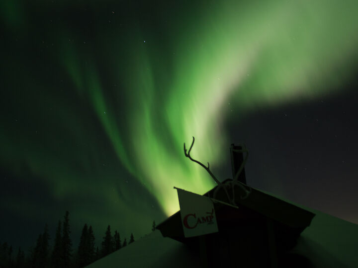 Auroras Boreales, Sol de medianoche y cielo oscuro, en el primer “Campamento Starlight” de Suecia