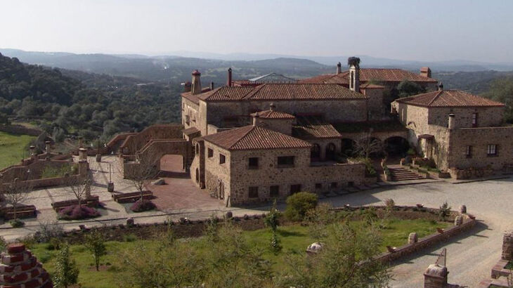 El Hotel Monasterio Rocamador nuevo Alojamiento Starlight en la dehesa de Extremadura