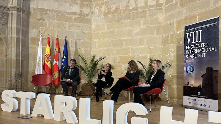 mesa redonda tro de eclipses encuentro starlight soria 