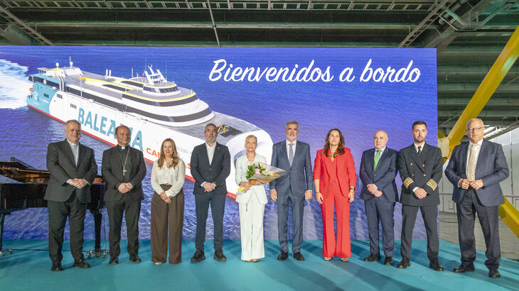 La directora de la Fundacin Starlight amadrina el nuevo fast ferry Mercedes Pinto de Baleria Canarias