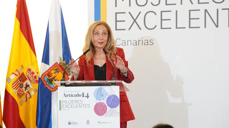 Antonia Varela recibe el premio Mujeres Excelentes de Canarias