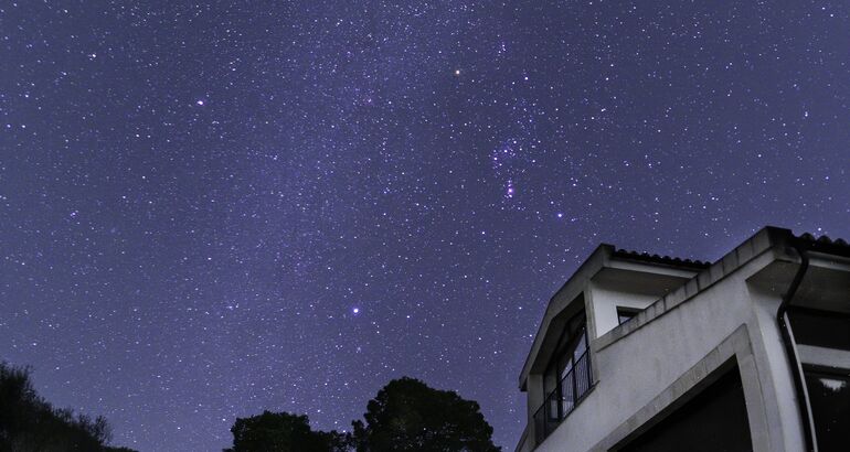 Finca Son Bí / Centro Astronómico Son Bí under the night sky